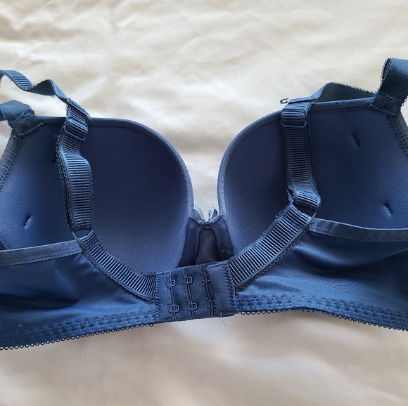 Freya CONVERTIBLE Underwired Moulded Plunge Bra (UK size: 30F) - Picture 6 of 11
